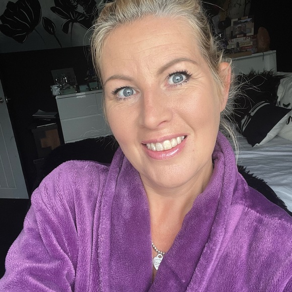 Profile Picture of Donna Evans (@donnarevns) on Poshmark