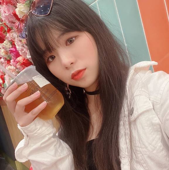 Profile Picture of Dolphin Lee (@stella1003) on Poshmark