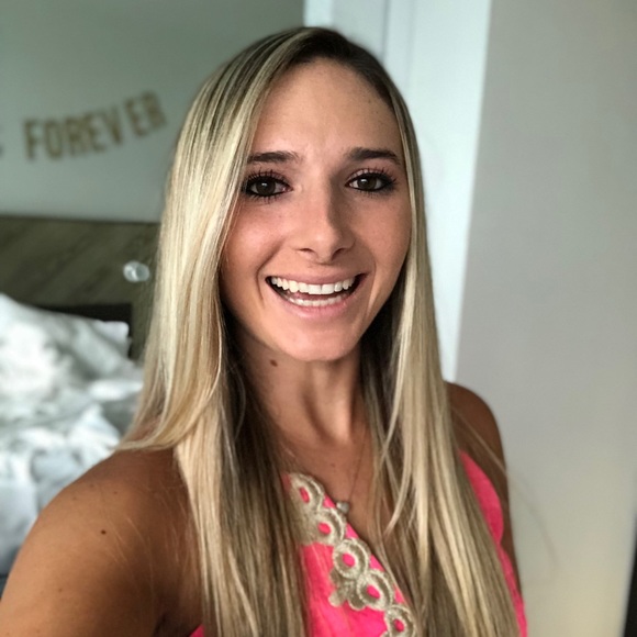 Dana Sablosky - Poshmark Profile Picture of Dana Sablosky (@danav2424) on Poshmark