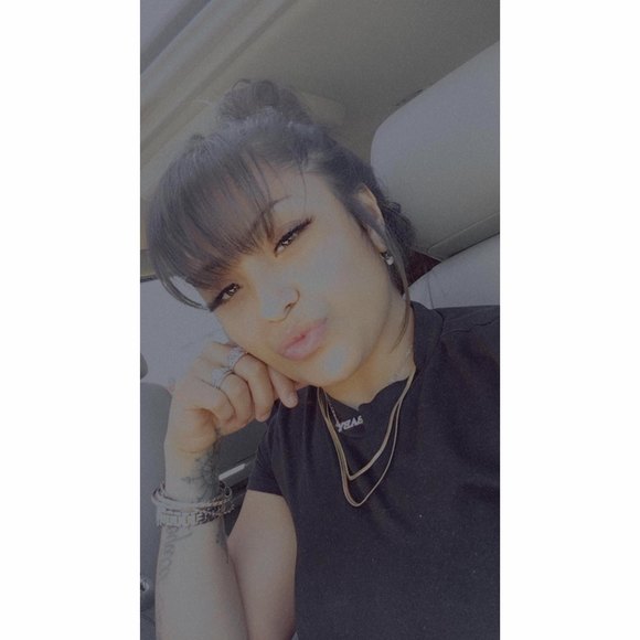 Profile Photo of Catalina Cruz (@cruztiny22) on Poshmark