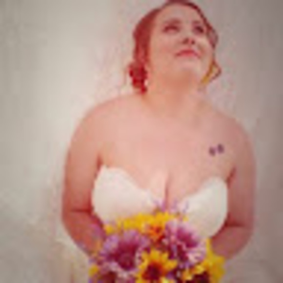 Profile Picture of Julia Giese (@jgiese16) on Poshmark