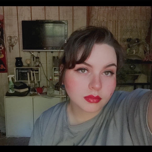 Profile Picture of Amanda Hammers (@nymphguts) on Poshmark