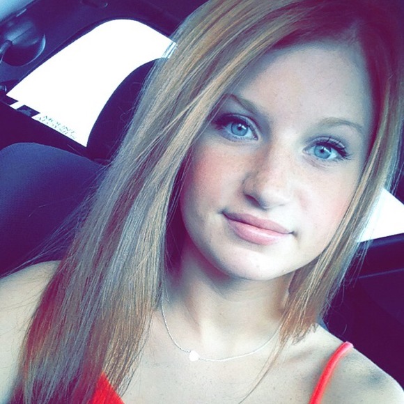Profile Picture of Hannah Parson (@hmparson) on Poshmark