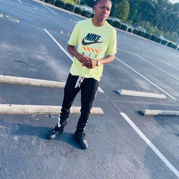 Profile Picture of Kenneth Frost jr (@pooloo26) on Poshmark