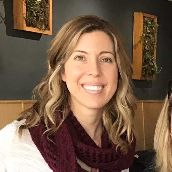 Profile Picture of Jenny Jacovides (@jennyjac) on Poshmark