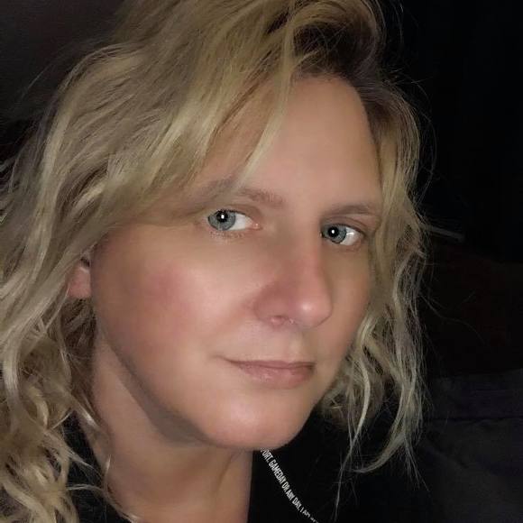 Kim Panting - Poshmark Profile Picture of Kim Panting (@kimpanting) on Poshmark