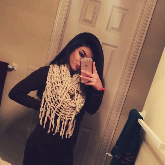 Profile Picture of Deena Derazi (@deena_derazi) on Poshmark