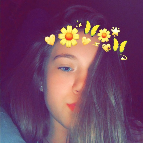 Profile Picture of Madison Smalley (@xoxo123madi) on Poshmark