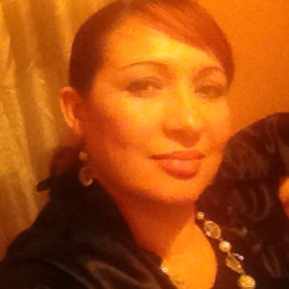 Profile Picture of Andrea Nunez (@andrea_nunez) on Poshmark