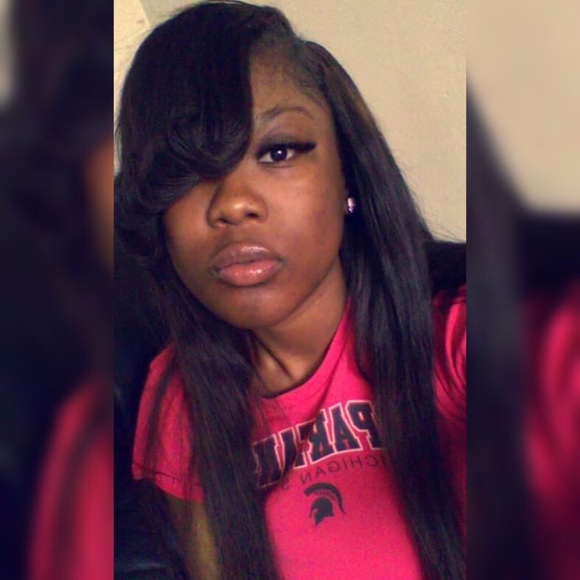 Profile Picture of Breezy Bree (@x2breezybree) on Poshmark
