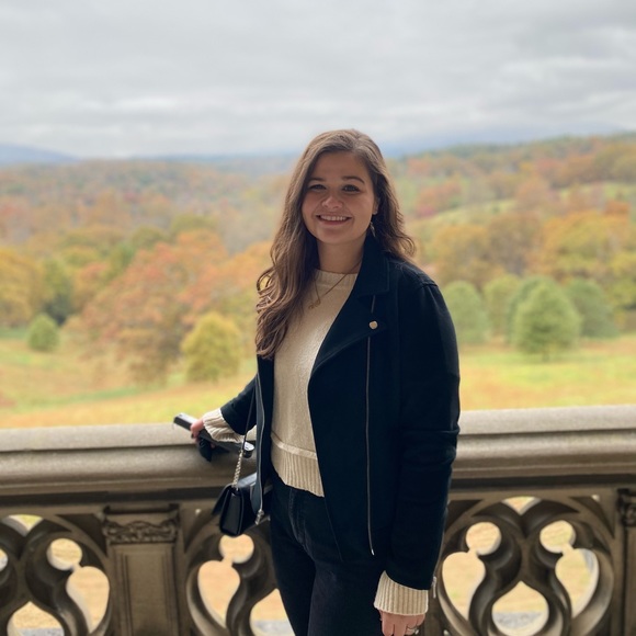 Profile Picture of Megan Kozelka (@meganh1829) on Poshmark