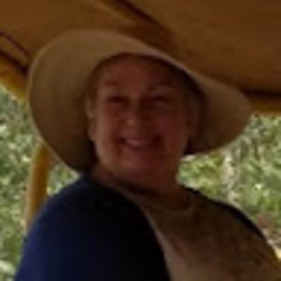 Profile Picture of Deborah Malbec (@deb94707) on Poshmark