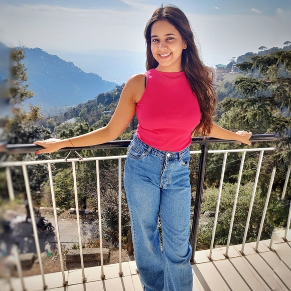 Profile Picture of Anubha Pandey (@anubhaofficial2) on Poshmark