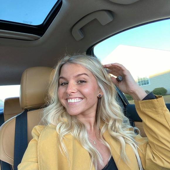 Profile Picture of Bryana Grissom (@bryanagrissom) on Poshmark