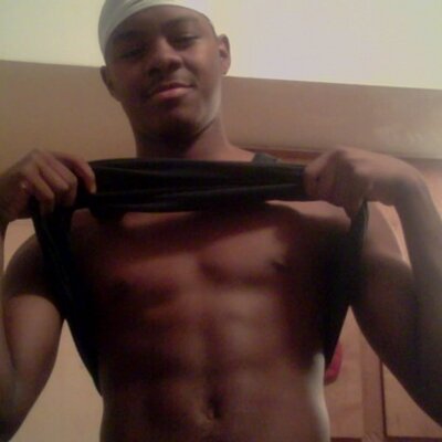 Profile Picture of Darrell (@YungWolves) on Twitter