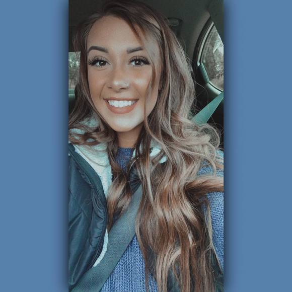 Profile Picture of Micheala Brown (@micheala015) on Poshmark