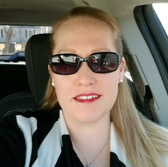 Profile Picture of Aimee Timmons (@bosslady_76) on Poshmark