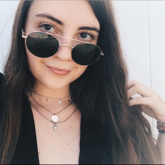Profile Picture of Hannah Travis (@hannah_j_t) on Poshmark