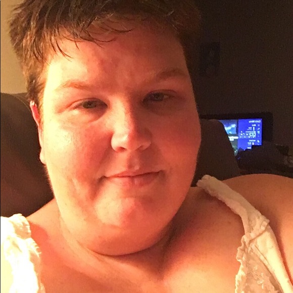 Profile Picture of Shannon Waggoner (@disneymum) on Poshmark