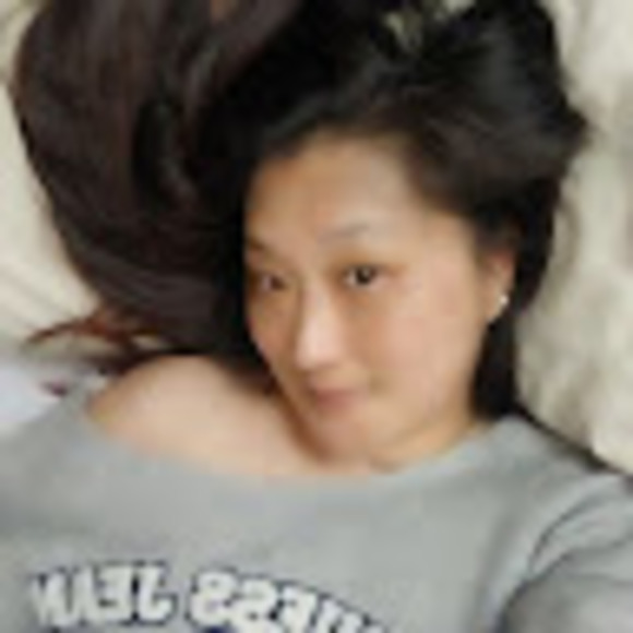 Profile Picture of Lisa Jung (@lisajung213) on Poshmark