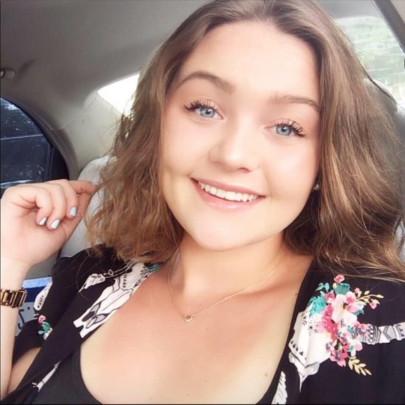 Profile Picture of Victoria Duquette (@vduquette18) on Poshmark