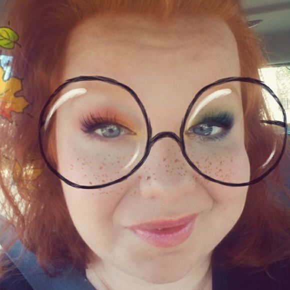 Profile Picture of Holly Vandermel (@livingh17) on Poshmark