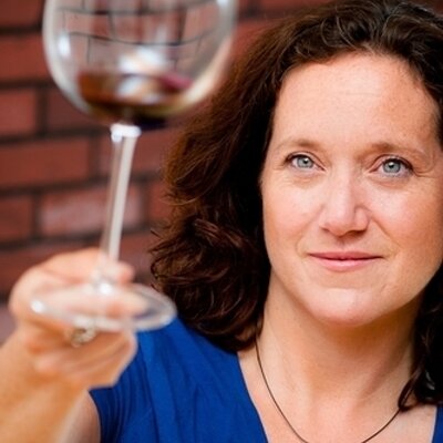 Profile Picture of Jennifer Hart (@wine_gems) on Twitter