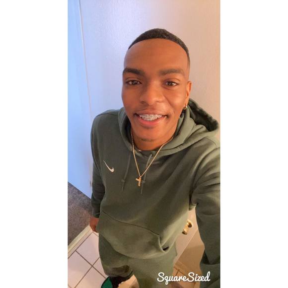 Profile Picture of Jonathan Bolton (@jonathan_bolton) on Poshmark