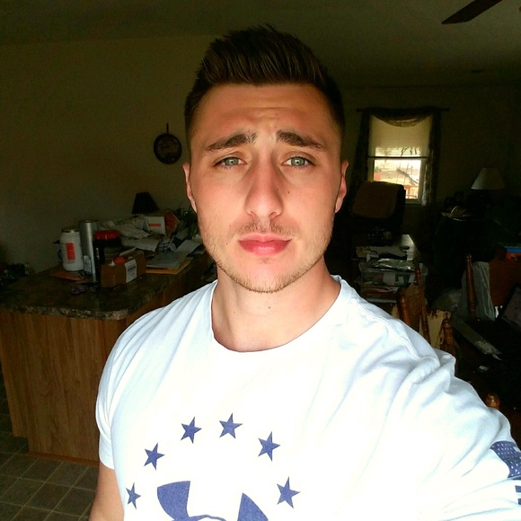Profile Picture of Joshua Mullens (@jmully04) on Poshmark