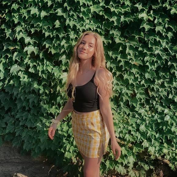Profile Picture of Summer Schmuecker (@sschmuecker) on Poshmark