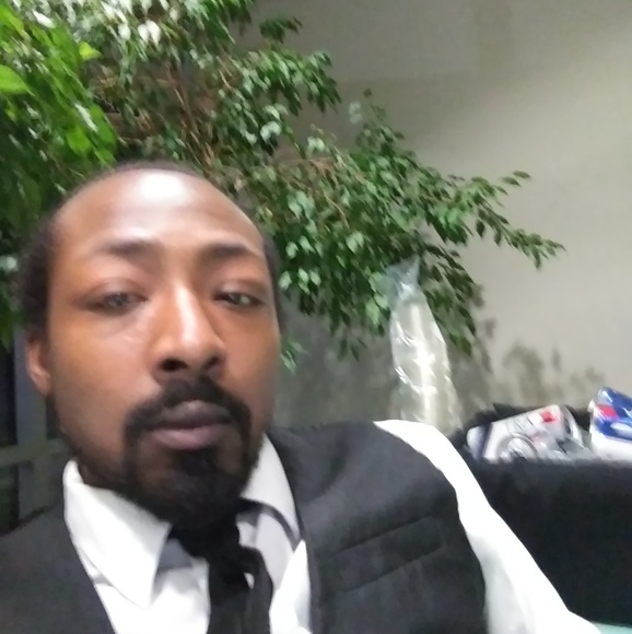 Profile Picture of Stephen Thomas gilliam (@stephentgilliam) on Poshmark