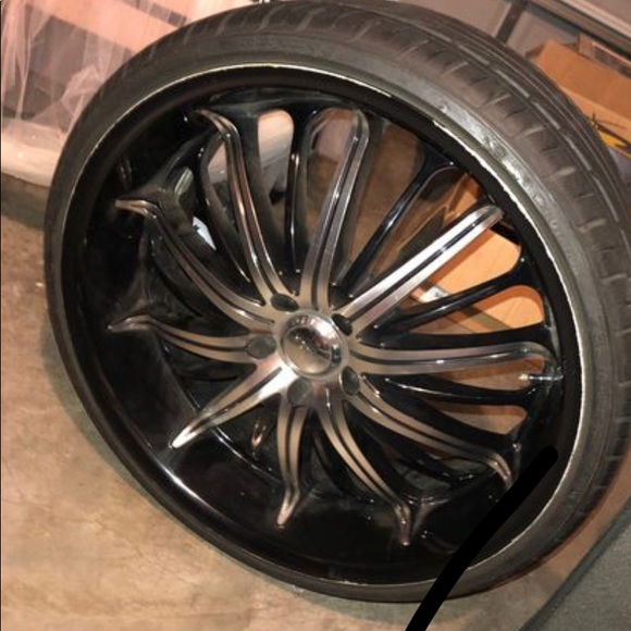 Profile Picture of Derek Bacote (@derekbacote) on Poshmark