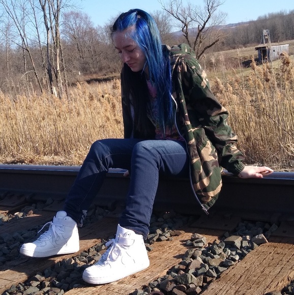 Profile Picture of Lexi Hladun (@lexihladun) on Poshmark