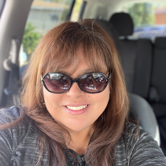 Profile Picture of Barbara Aguirre (@baguirre2020) on Poshmark