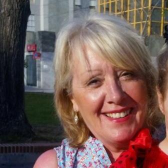 Profile Picture of Barbara Booth (@bebaroo) on Twitter