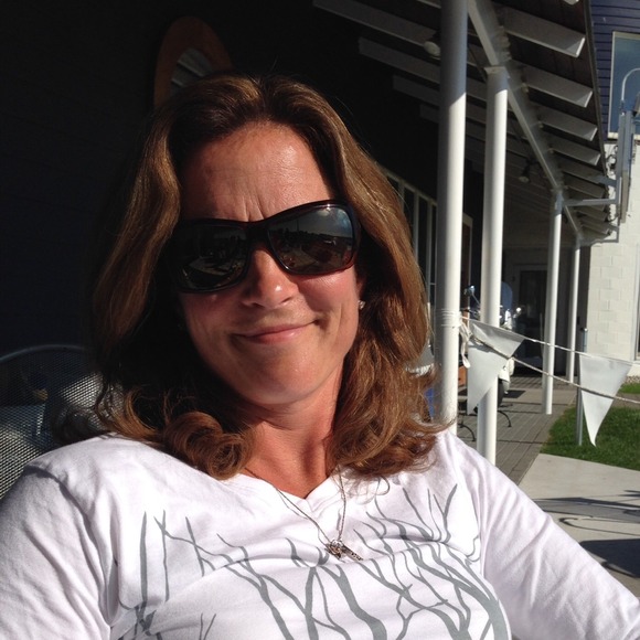 Profile Picture of Coleen Giniel (@coleenginiel) on Poshmark