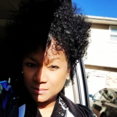 Profile Picture of Paula Edwards (@paulayeesing) on Twitter