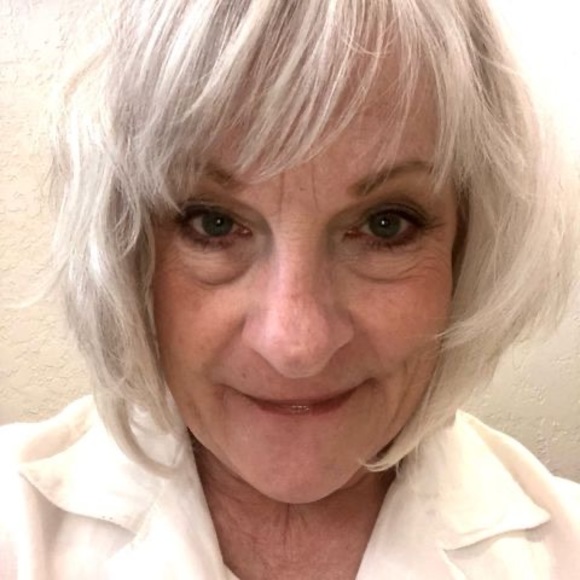 Profile Picture of Debbie Jackson raven (@jujubeesco) on Poshmark