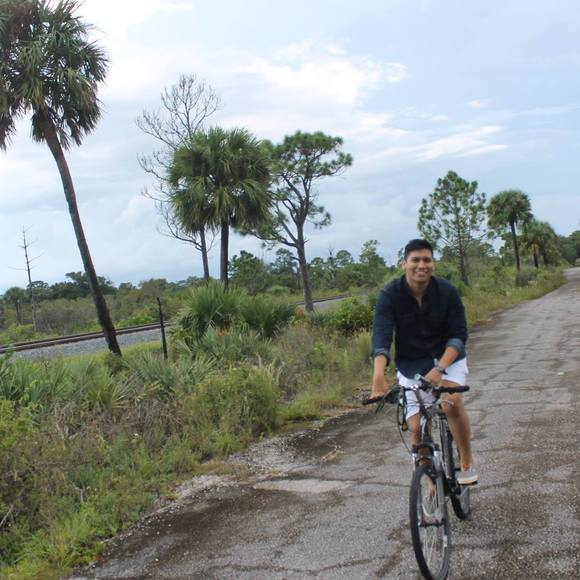 Profile Picture of David Urieta (@durieta2012) on Poshmark