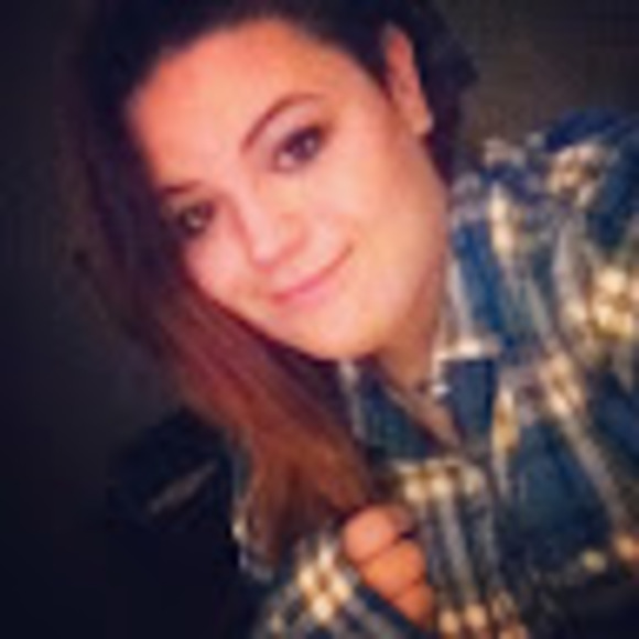 Profile Picture of Sara Pivato (@pivatosara) on Poshmark