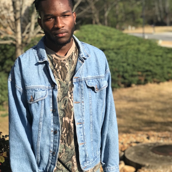 Profile Picture of Chris Bryan (@rislovesher) on Poshmark