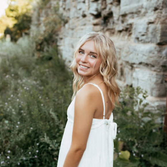 Profile Picture of Kaeley Malmon (@kaeleymalmon) on Poshmark