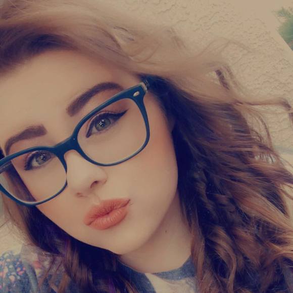 Profile Picture of Heidi Moore (@hmoore56789) on Poshmark