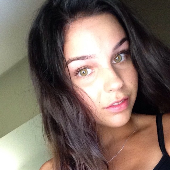 Profile Picture of Jenna Simoncelli (@jennasim) on Poshmark