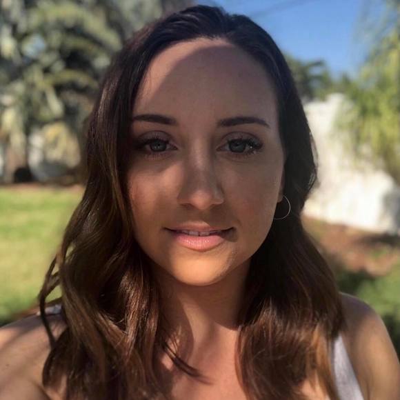 Profile Picture of Miranda Hodge (@mirandaskye) on Poshmark