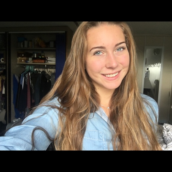 Profile Picture of Amy Faville (@aefaville12) on Poshmark