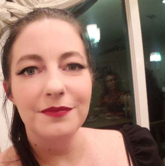 Profile Picture of Rebecca Henson (@bshenson81) on Poshmark