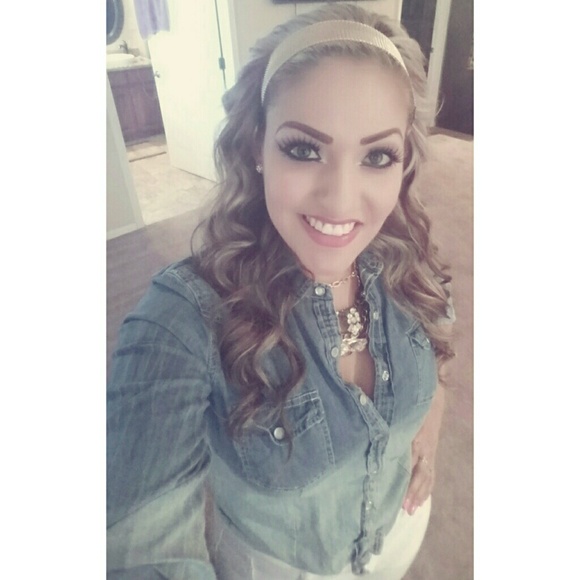 Profile Picture of Saira Mancinas (@luscious1985) on Poshmark