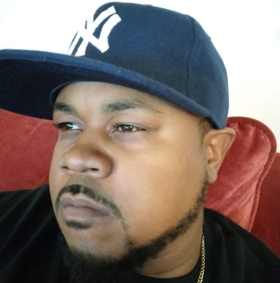 Profile Picture of Edward Matthews (@edward_matthews) on Poshmark