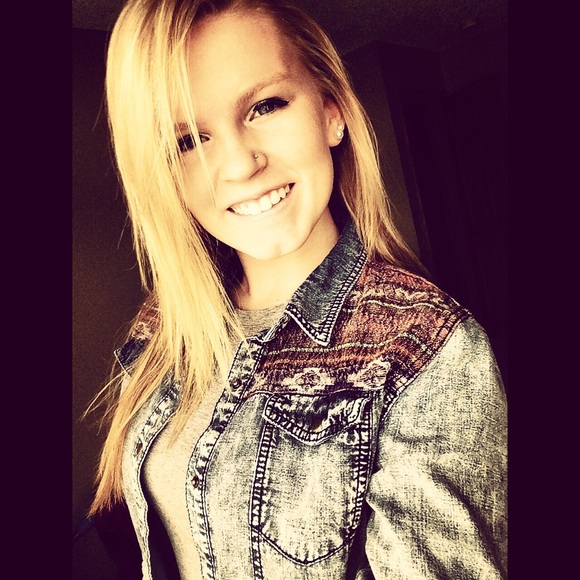 Profile Picture of Jordan Sutherland (@jsuth1996) on Poshmark